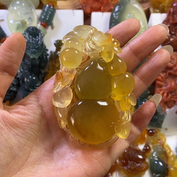 琬***儿蛇纹石玉未镶嵌颈饰