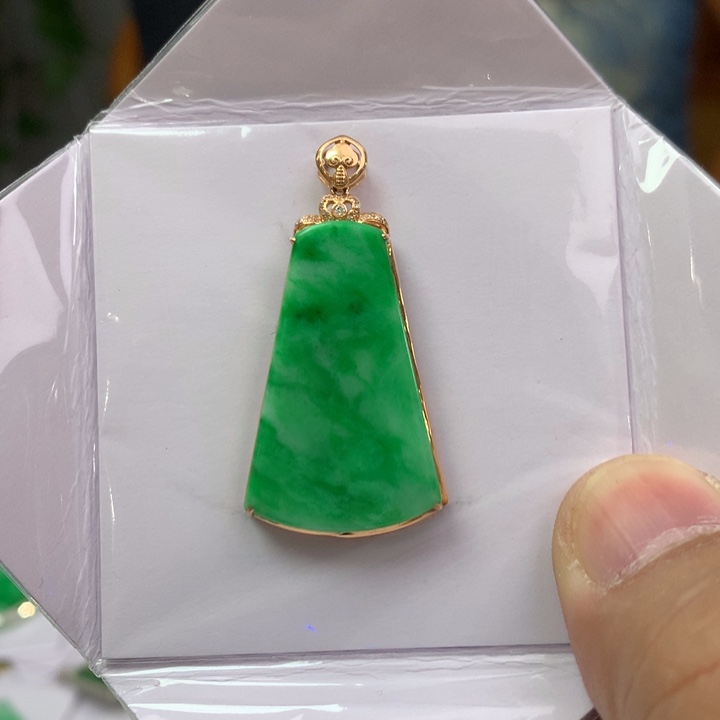 翡翠颈饰18K金镶嵌翡翠