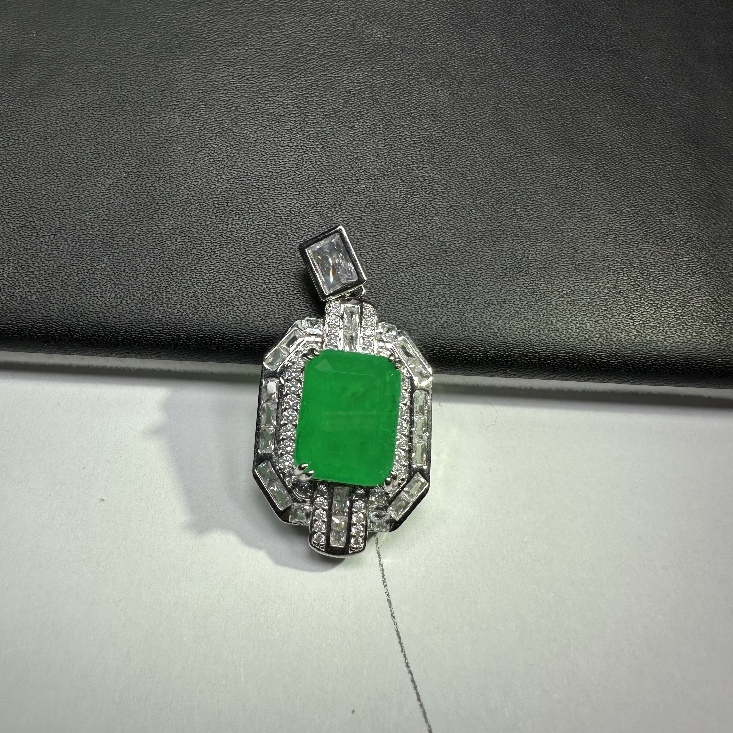 幻彩 B24 湖水绿精品吊坠 多样性发货