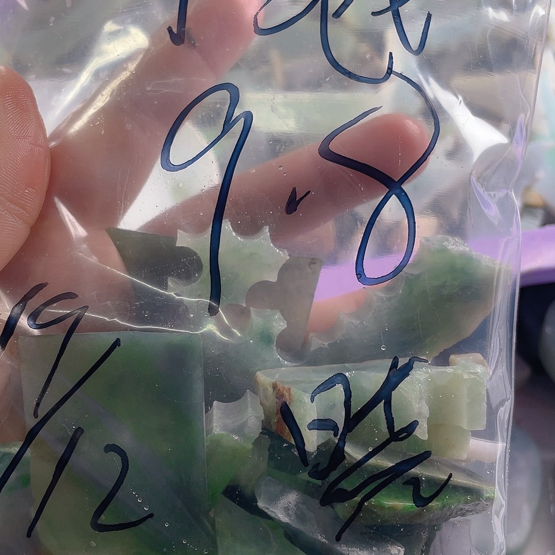 颈饰未镶嵌翡翠小*蛋a