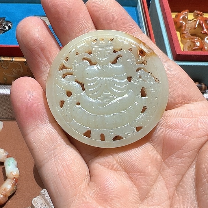 和田玉挂件未镶嵌好*情