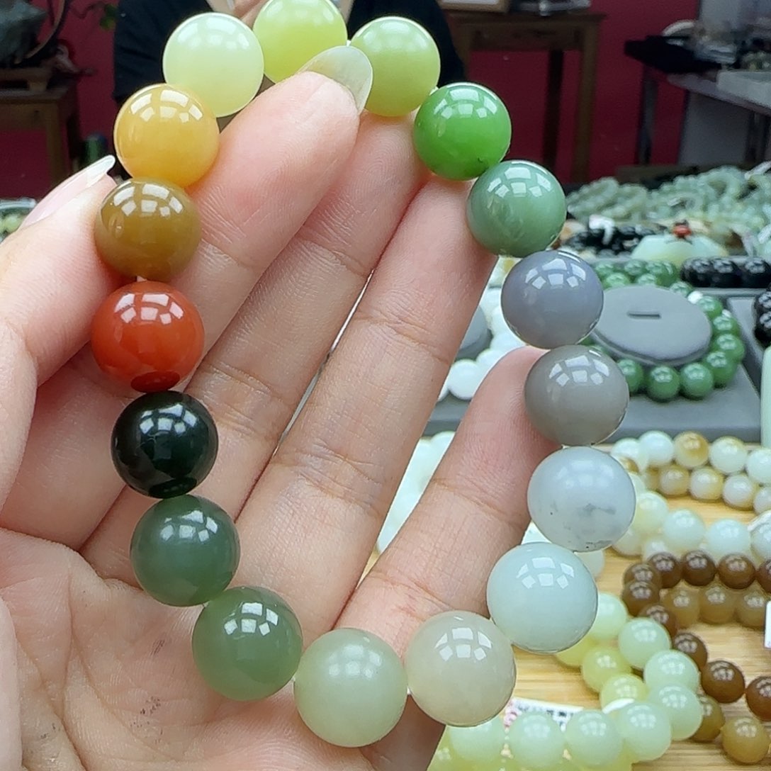 未镶嵌和田玉手链博**行