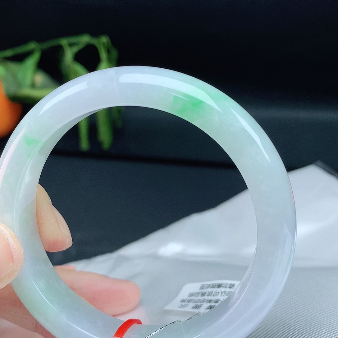 翡翠手镯未镶嵌55圈