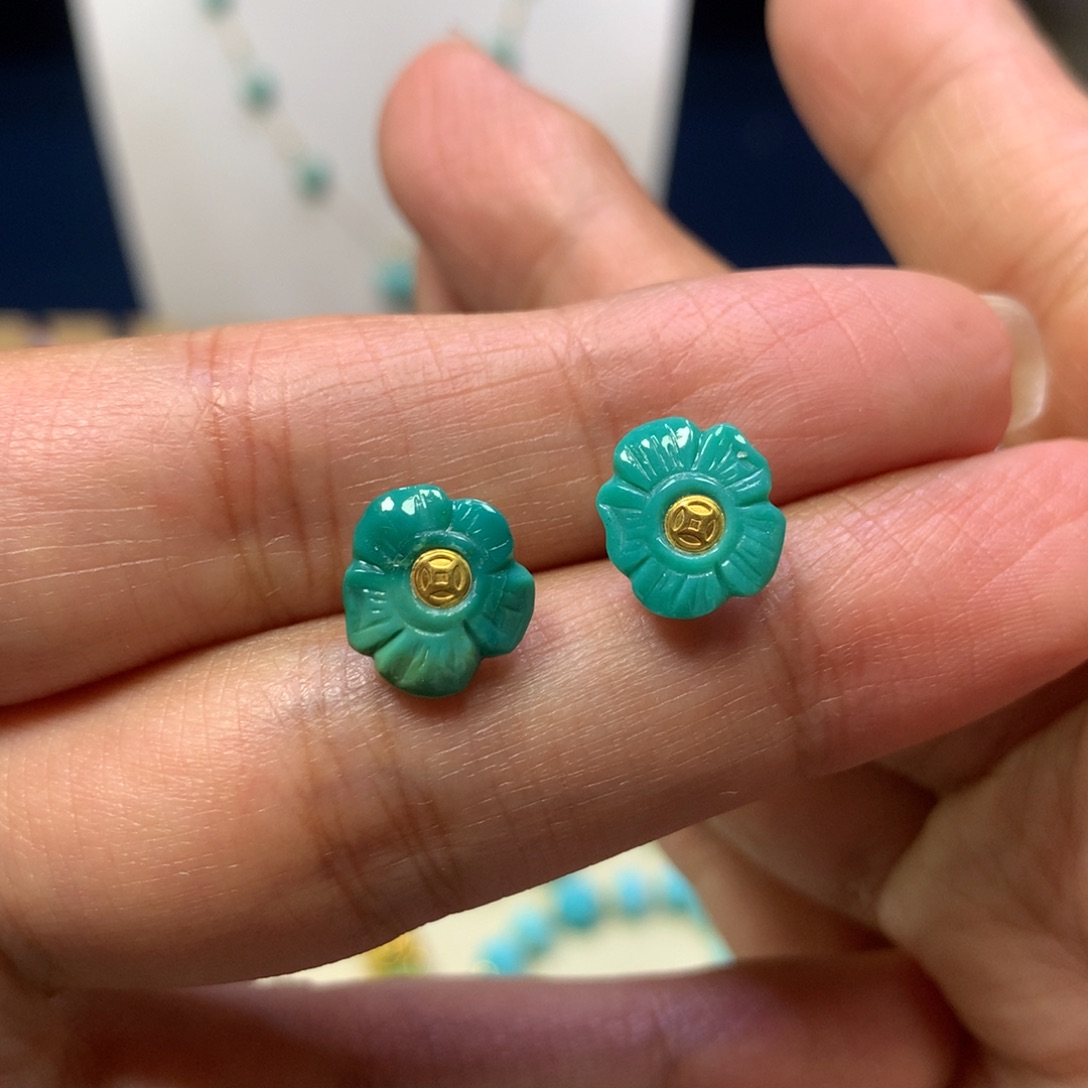 绿松石18K金镶嵌耳钉