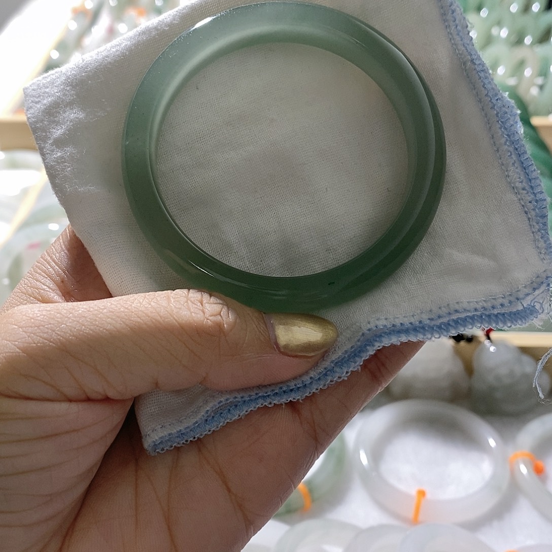 未镶嵌手镯石英质玉
