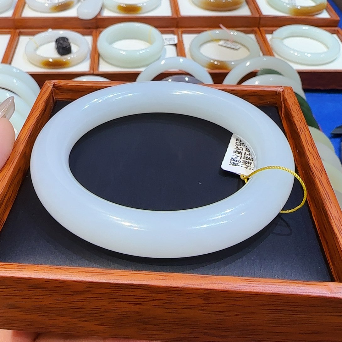 和田玉手镯未镶嵌小*宙