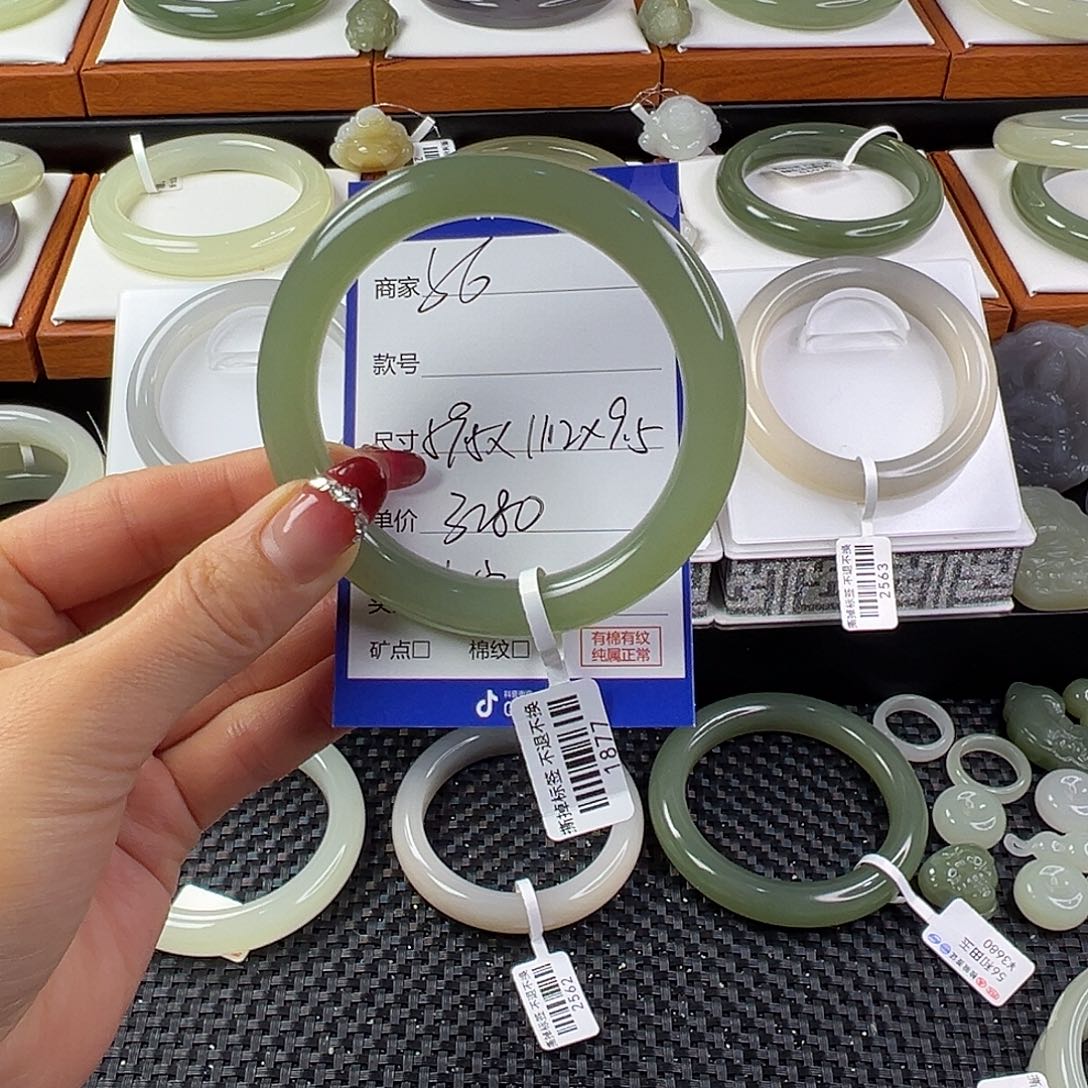 和田玉手镯未镶嵌L**妹