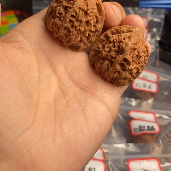 文玩核桃把件38满天星红皮全品