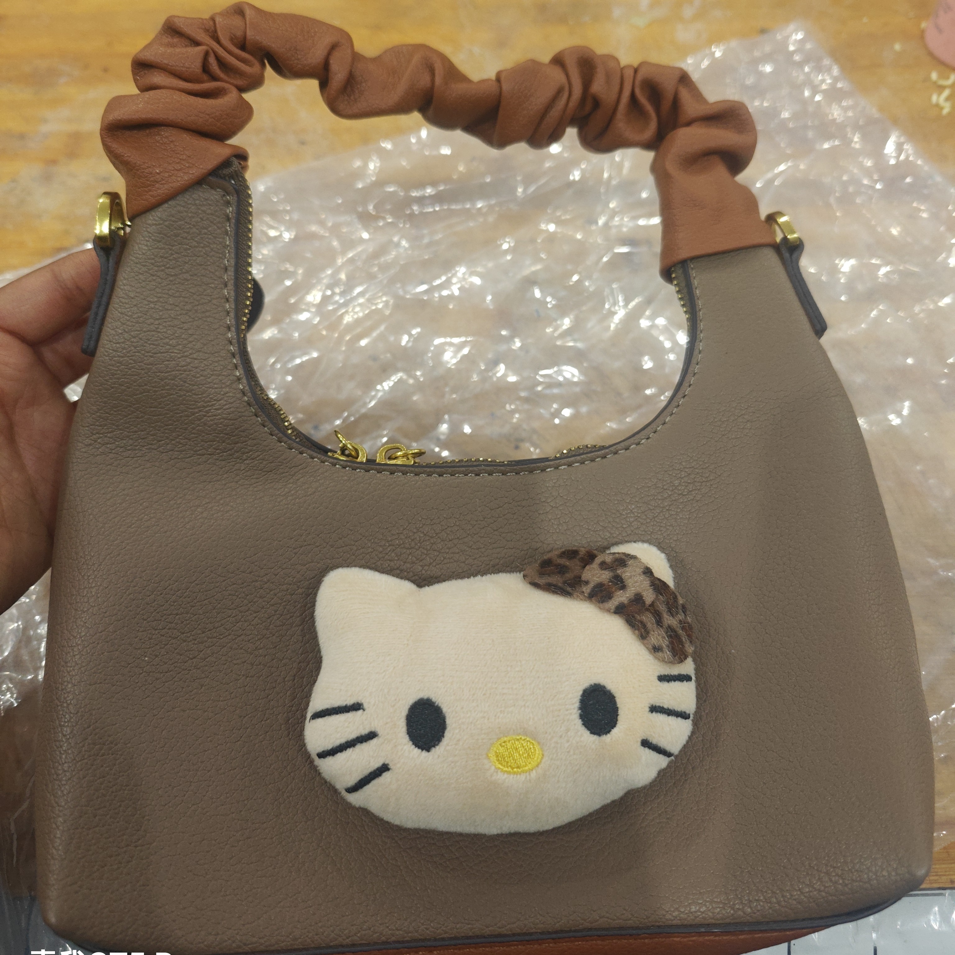 可爱kitty百搭棕色系斜挎手提单肩小包包