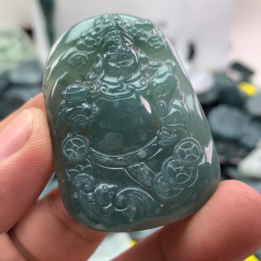 翡翠未镶嵌颈饰财神