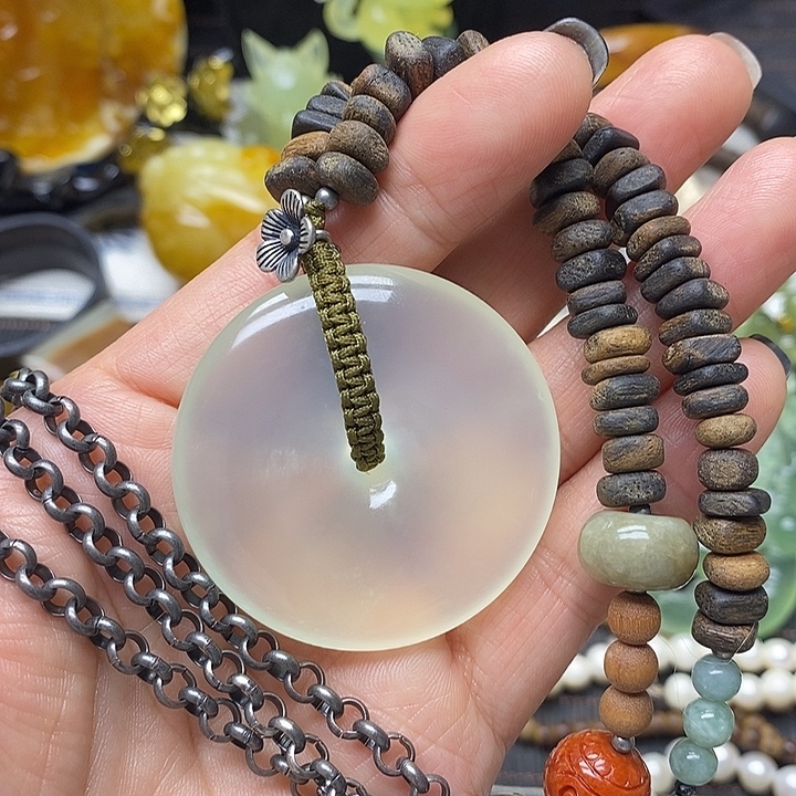 柠***悦蛇纹石玉未镶嵌颈饰