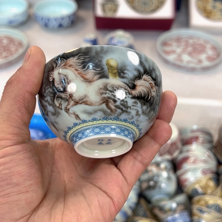 瓷片白青花粉彩梦马鸡心杯主人杯