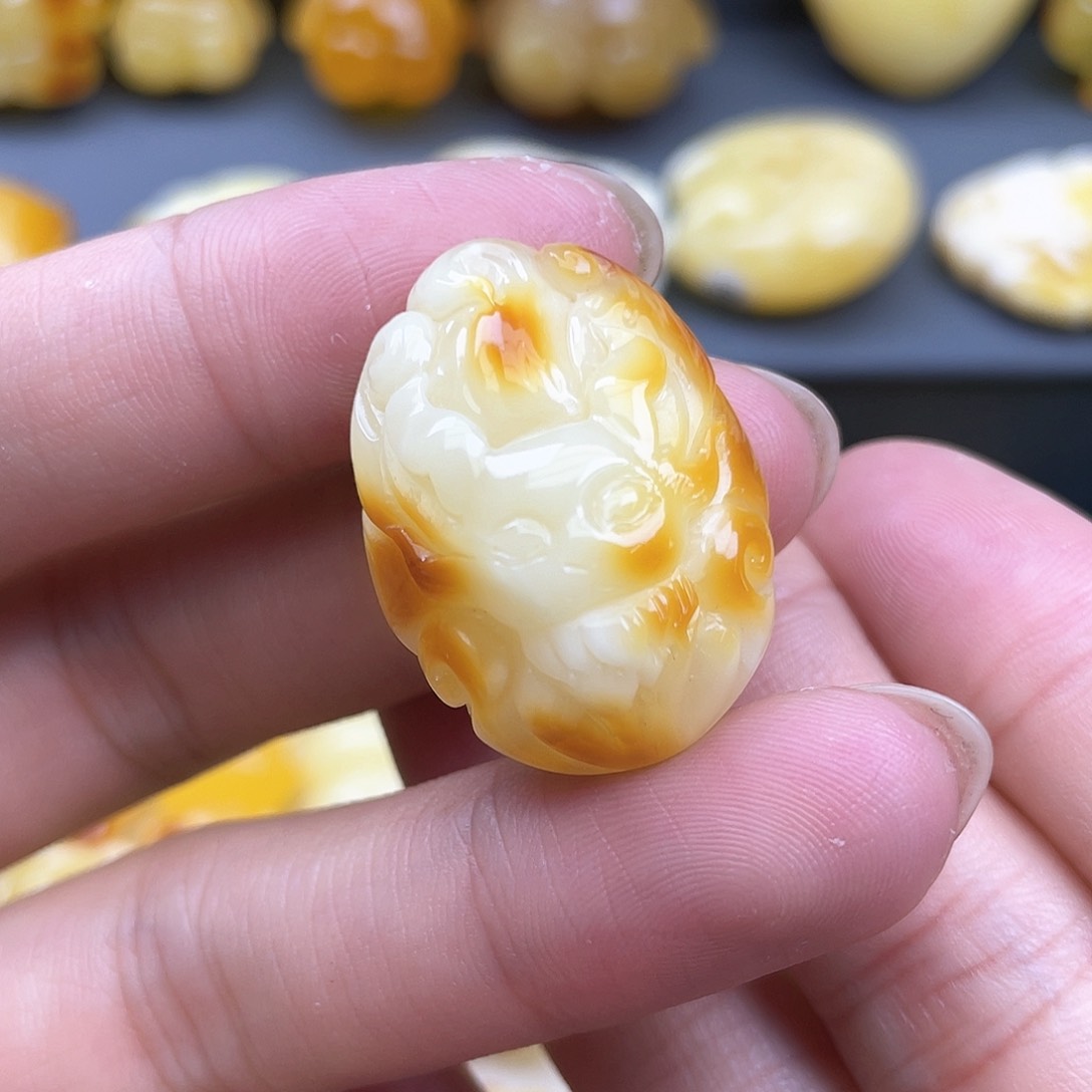 琥珀裸石未镶嵌蜜蜡