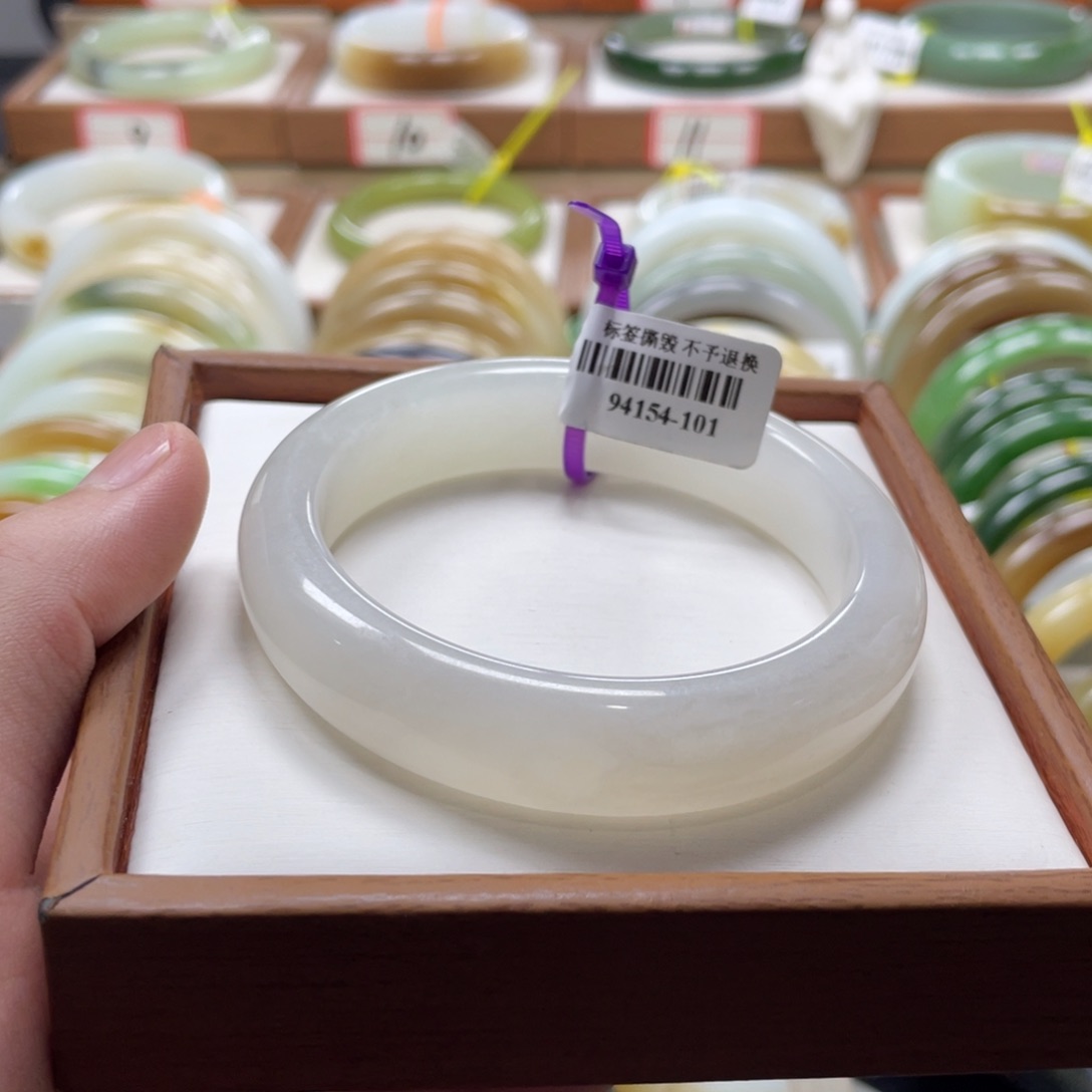 【闪购商品】和田玉手镯未镶嵌57.25