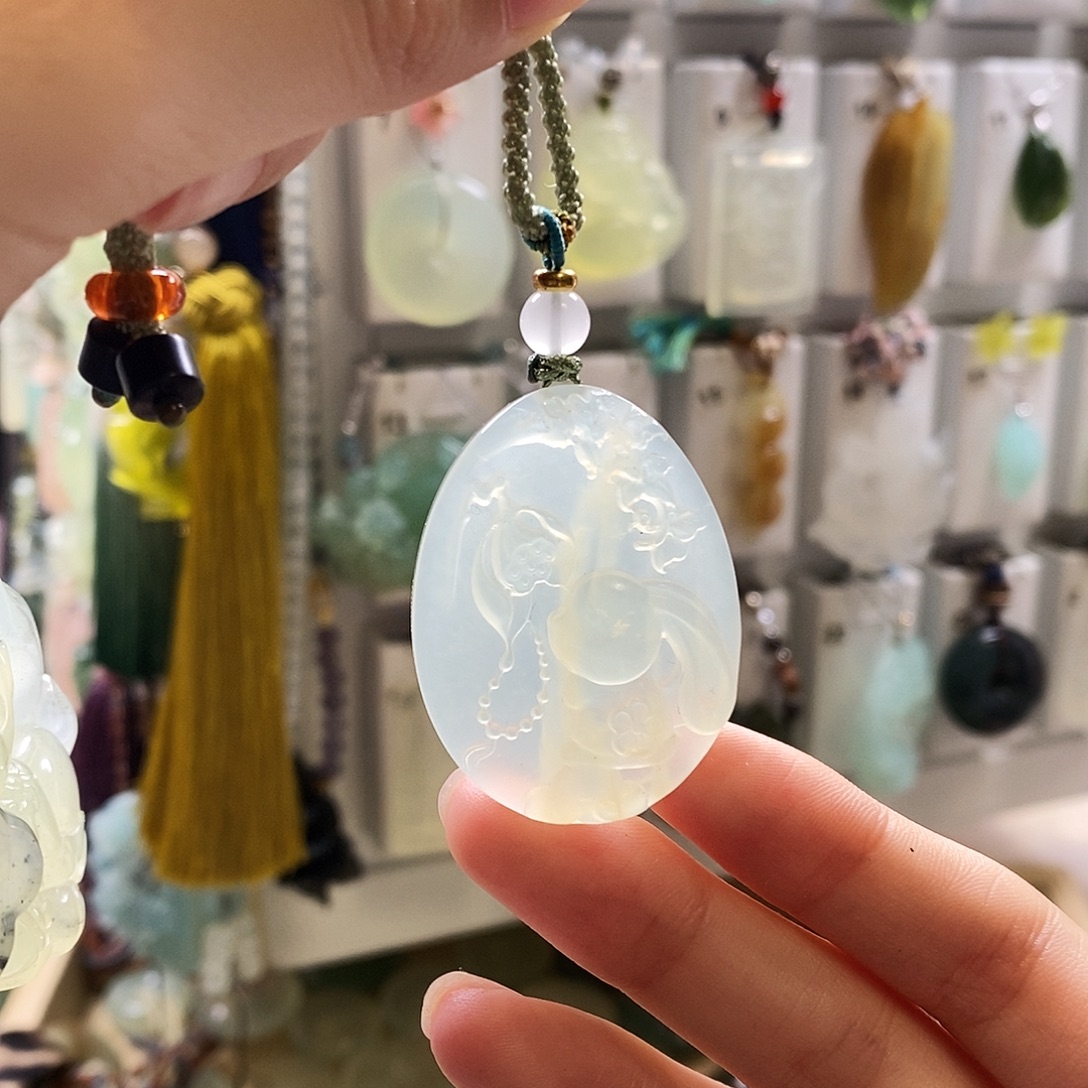 蛇纹石玉未镶嵌颈饰