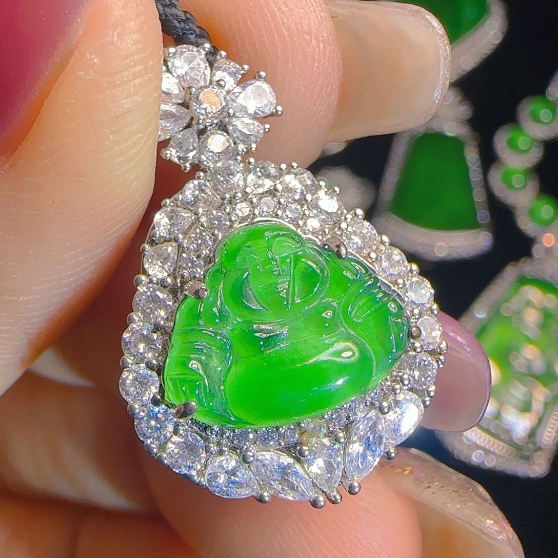 翡翠吊坠(赠链)未镶嵌