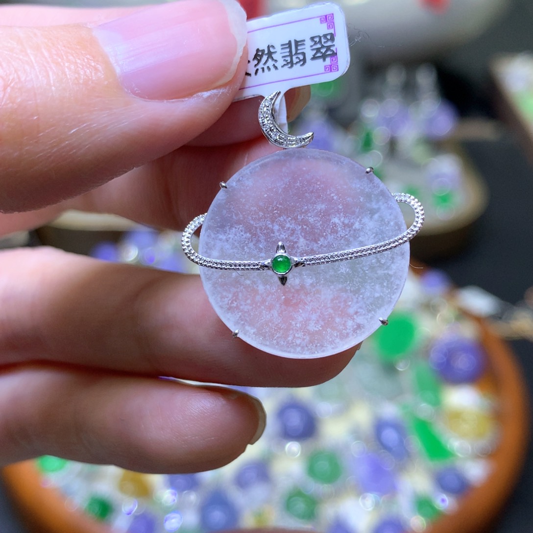 【闪购商品】翡翠颈饰18K金镶嵌翡翠吊坠项链