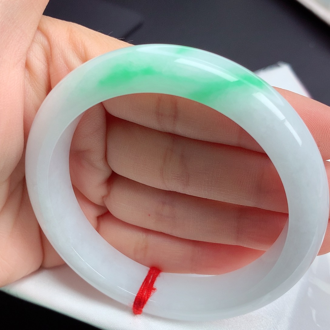 翡翠手镯未镶嵌57圈口