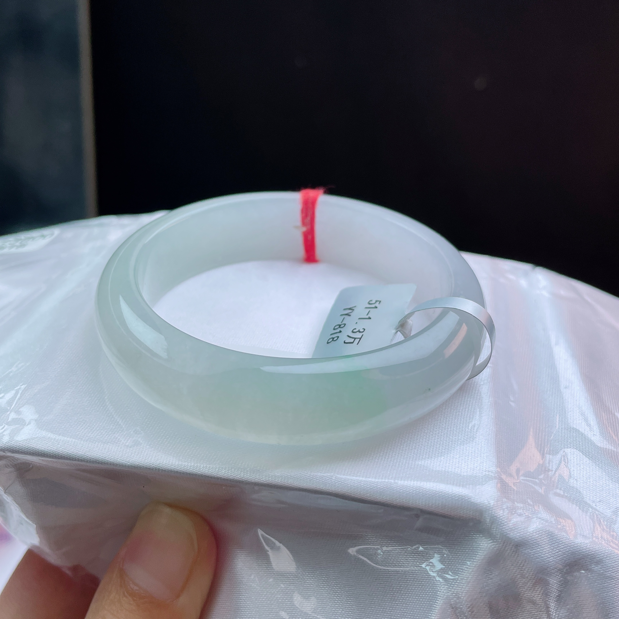 缅甸天然A货翡翠51.8圈口冰种化胶浅绿宽边手镯