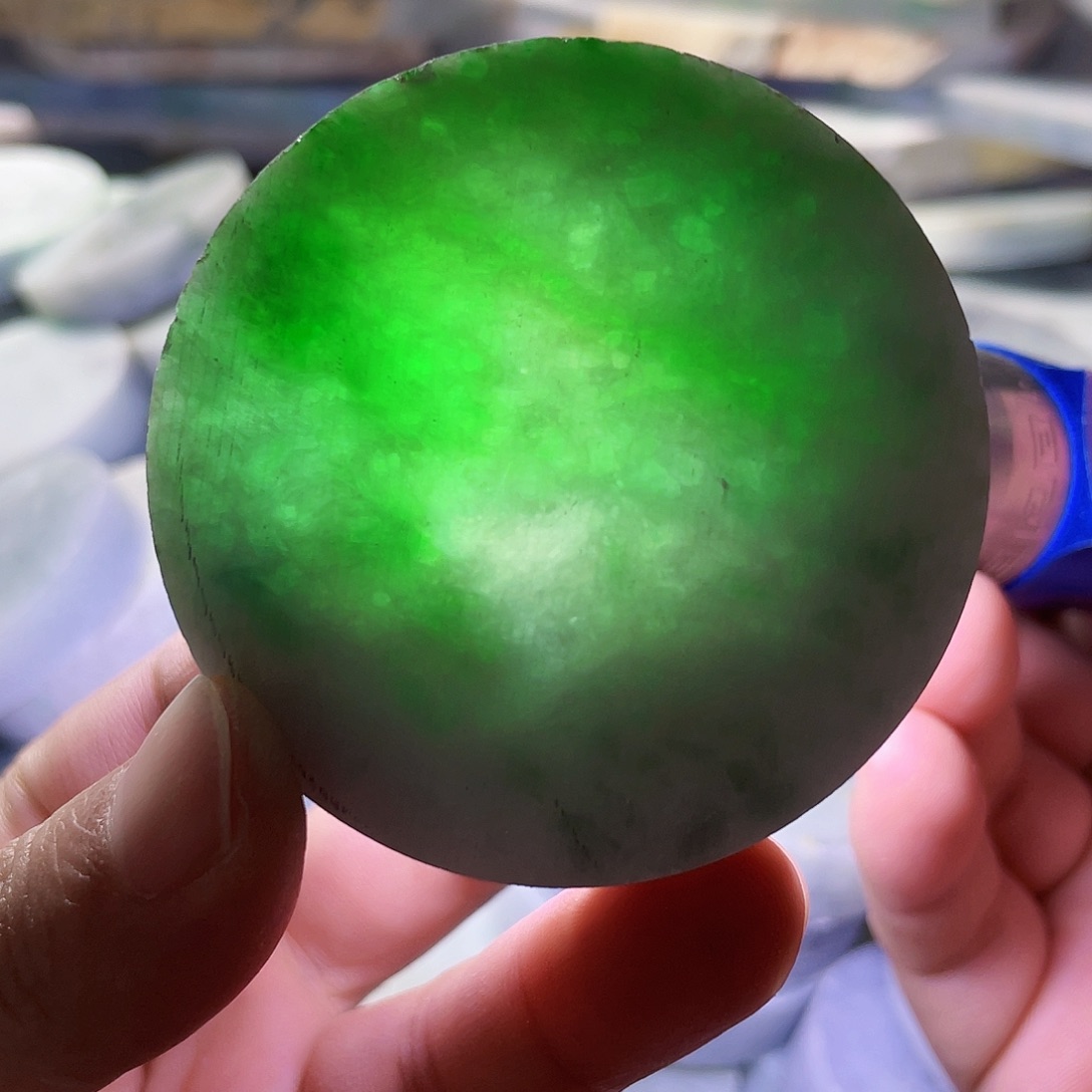 翡翠挂件未镶嵌毛料9