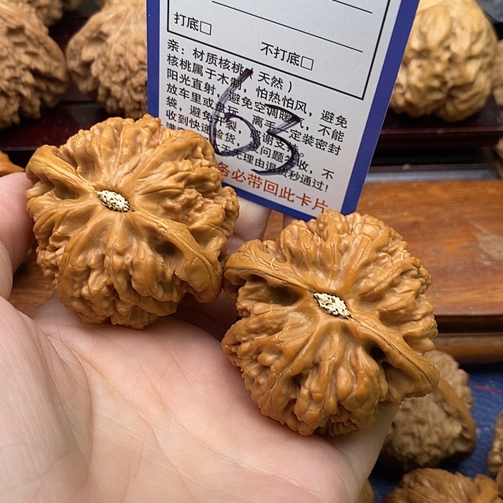 胜***Y桃核吊坠粗筋狮子头51