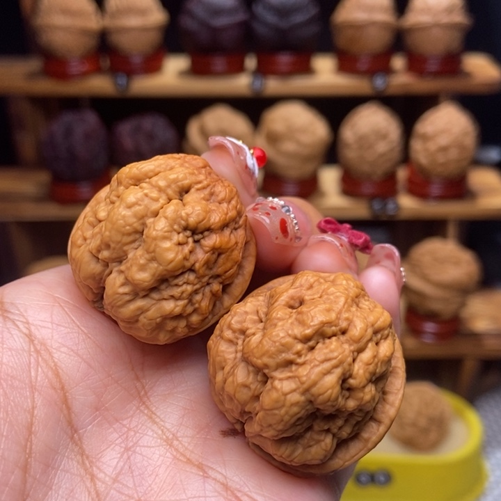 文玩核桃吊坠血舍利12