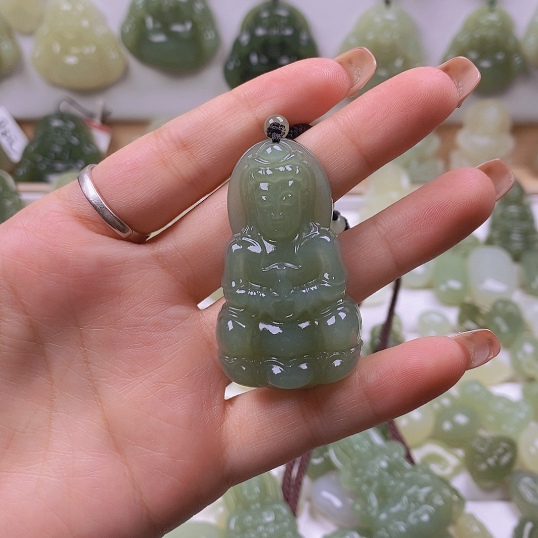 温***狼和田玉未镶嵌颈饰