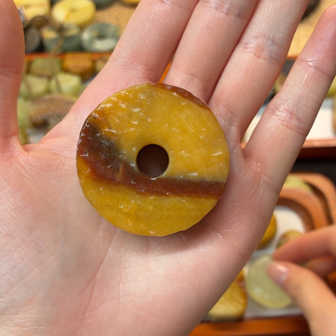 森***渊蛇纹石玉未镶嵌颈饰