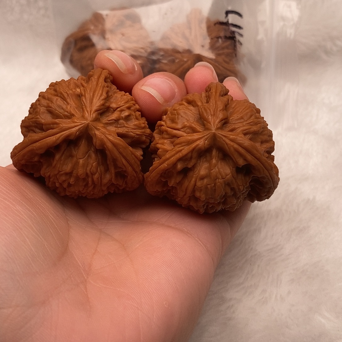 五***生文玩核桃吊坠三棱