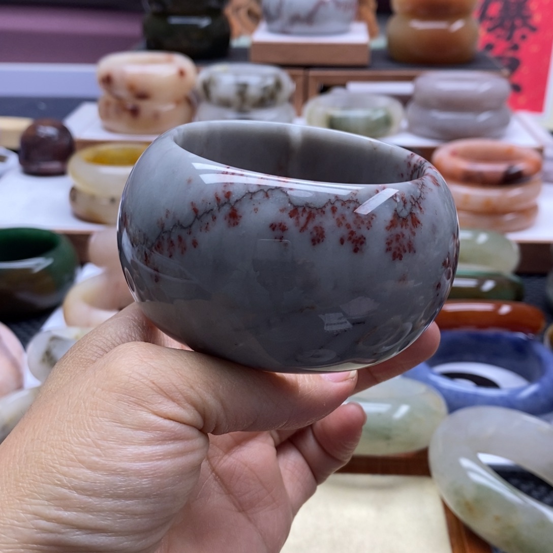 石英质玉未镶嵌手镯阿*