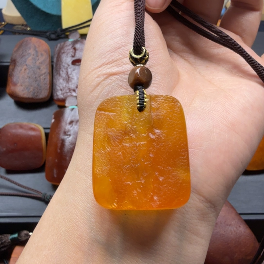 琥珀吊坠(赠链)未镶嵌