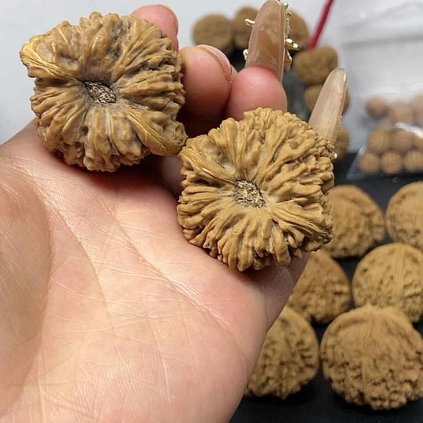 【闪购商品】文玩核桃吊坠?****头南疆的凹底