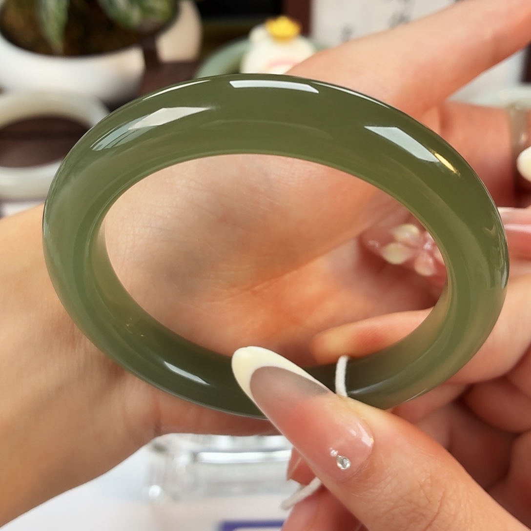 和田玉未镶嵌手镯