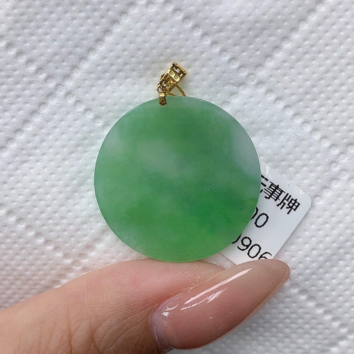 颈饰18K金镶嵌翡翠