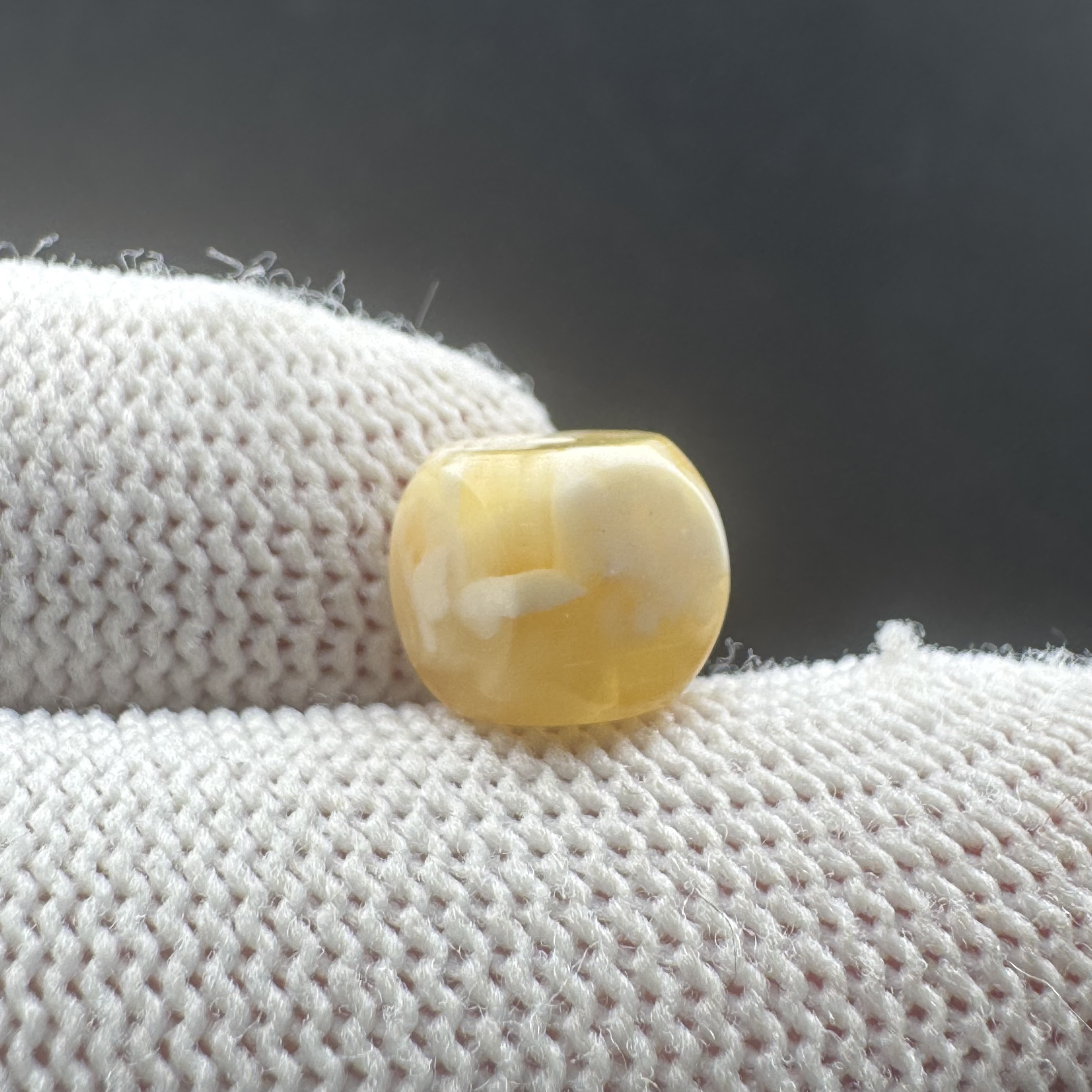 J4437天然原矿俄料蜜蜡瓷白四方珠 7.9mm支持复检