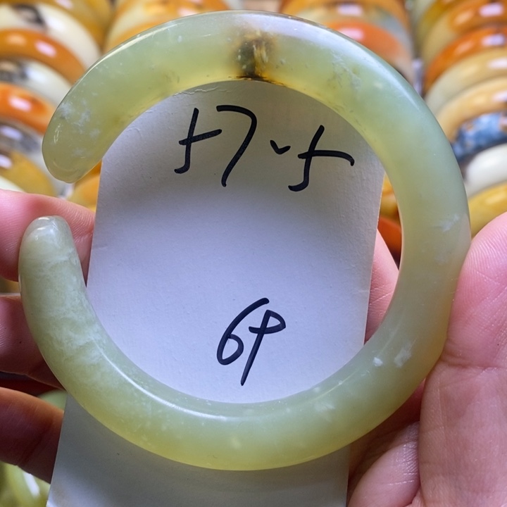 蛇纹石玉手镯未镶嵌