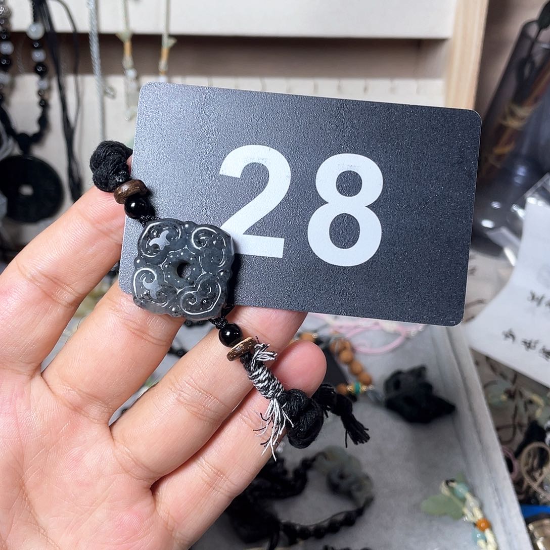 蛇纹石玉颈饰合金㋡