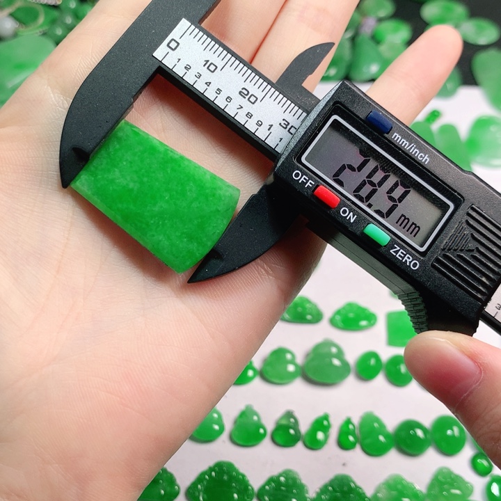 @***）翡翠未镶嵌颈饰28.9*20.5*1.9