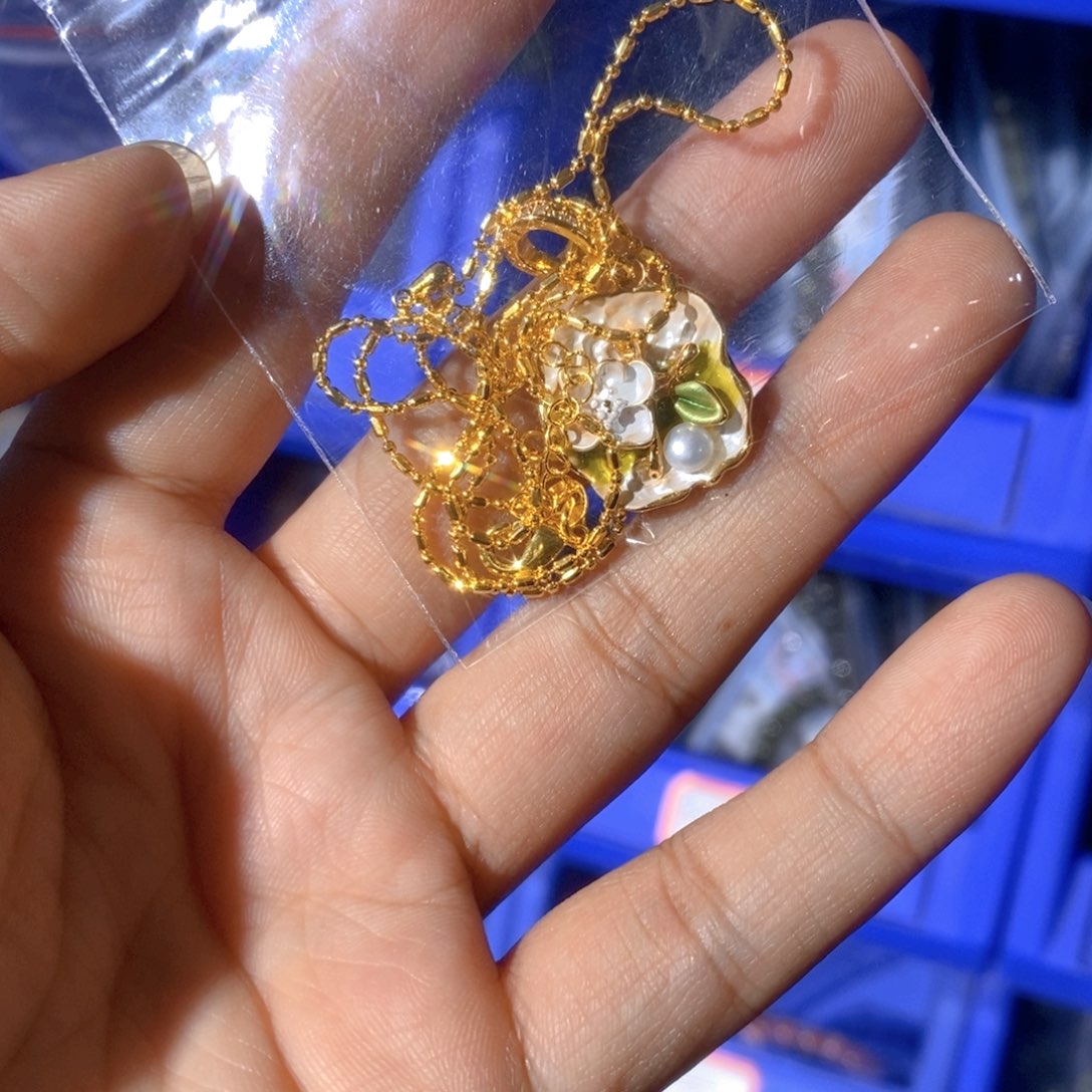 未镶嵌颈饰淡水珍珠油画