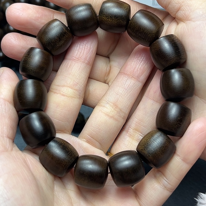 沉香手串白棋玉化