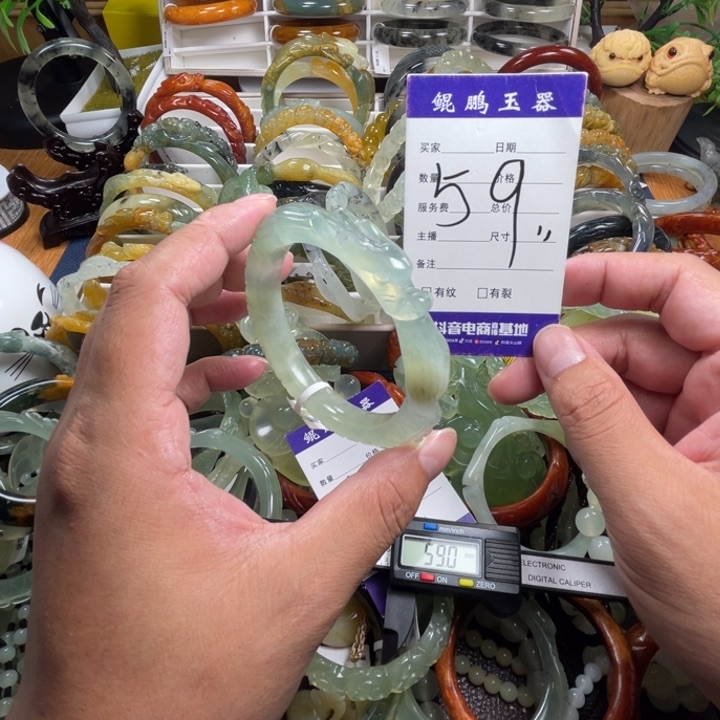 未镶嵌蛇纹石玉手镯