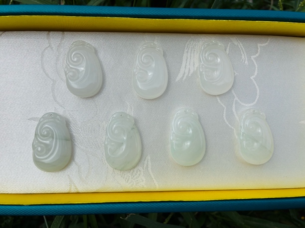 新疆天山翠如意挂件，拍一发一，可挑选送绳子