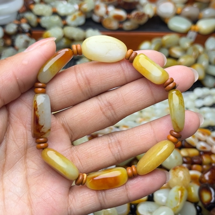 和田玉颈饰未镶嵌