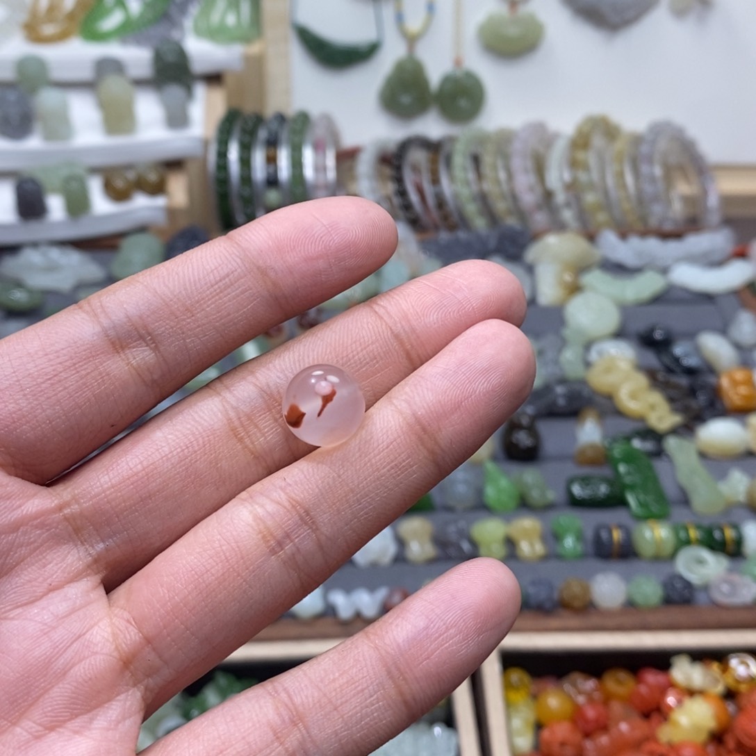 南红玛瑙颈饰未镶嵌一**莓