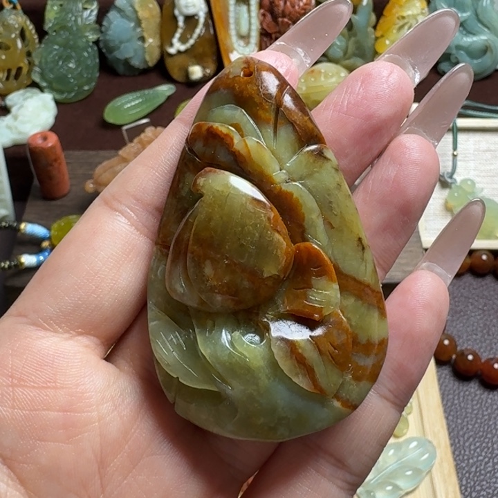 蛇纹石玉未镶嵌吊坠