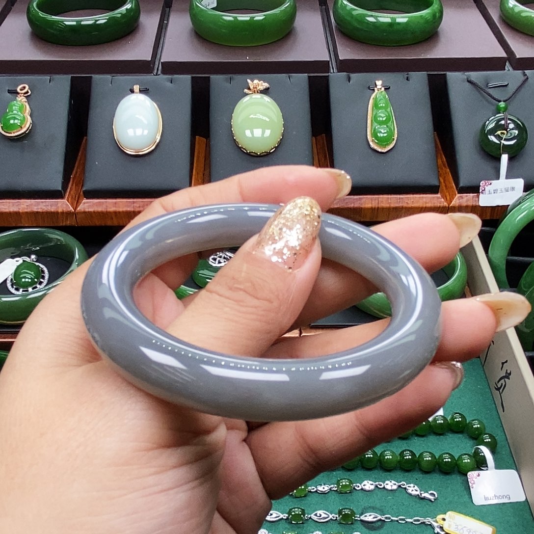 和田玉未镶嵌手镯