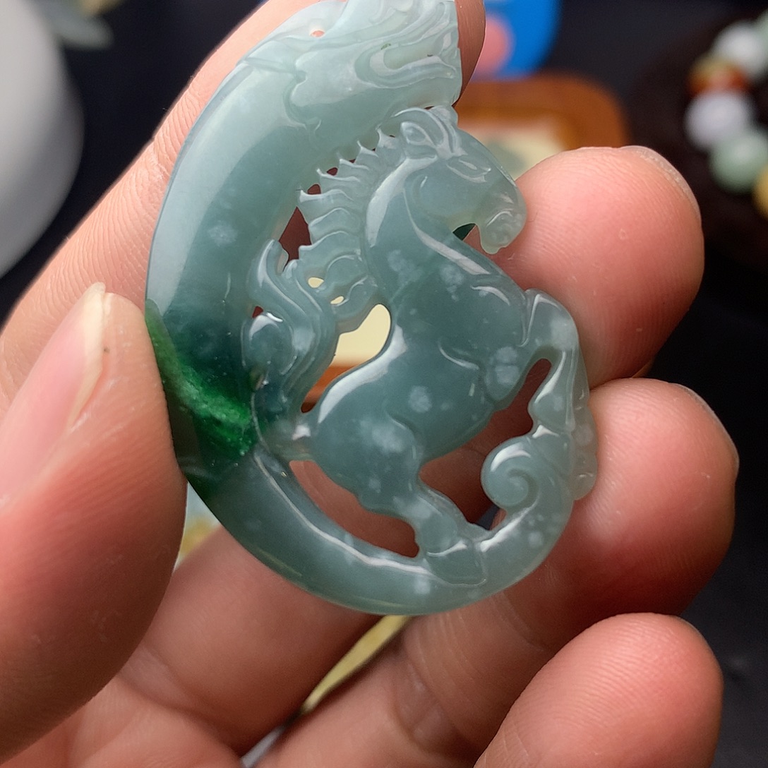 翡翠未镶嵌颈饰翡翠首饰和翡翠珠宝