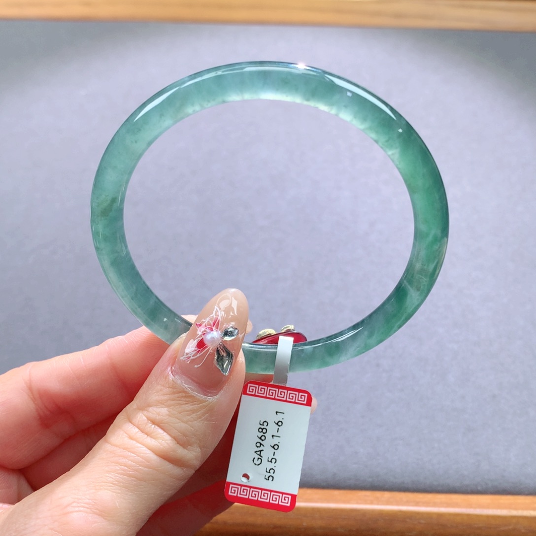 翡翠手镯未镶嵌天然翡翠手镯叮当镯