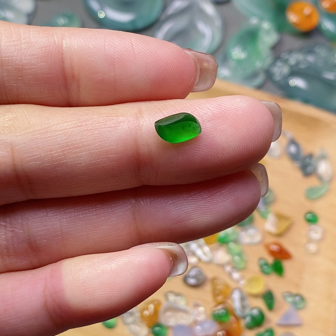 翡翠颈饰未镶嵌西**翠翡翠