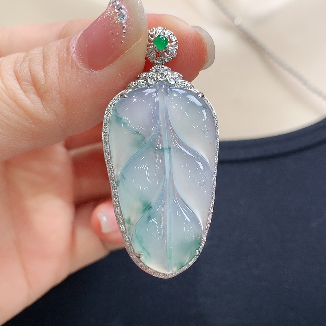 翡翠颈饰18K金镶嵌叶子